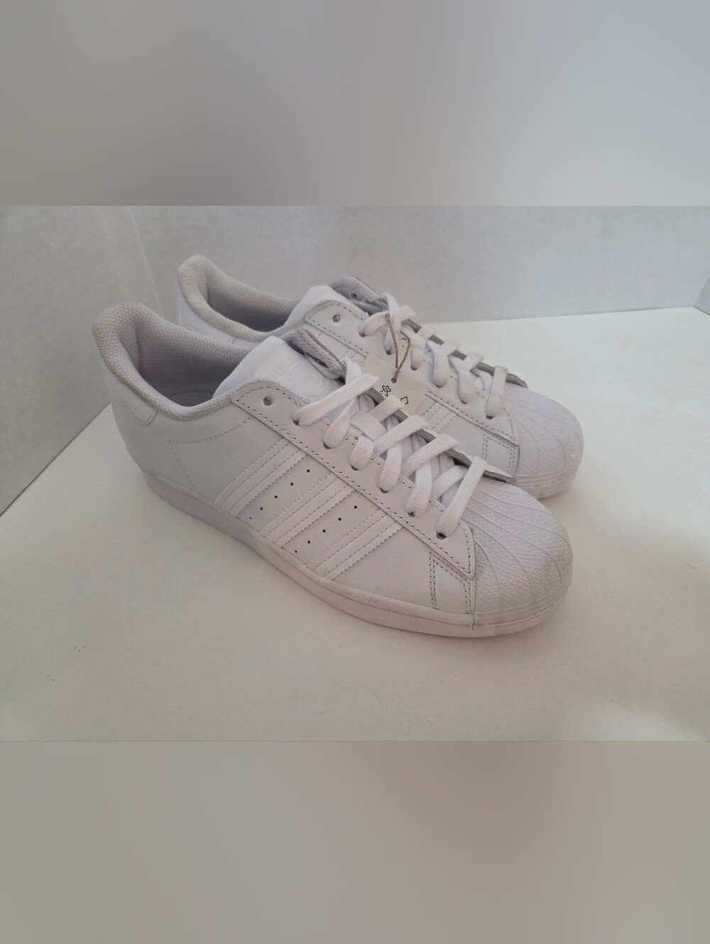 adidas Superstar White Low-Top Classic Sneakers Unisex Size 8.5 Womens, 7 Mens